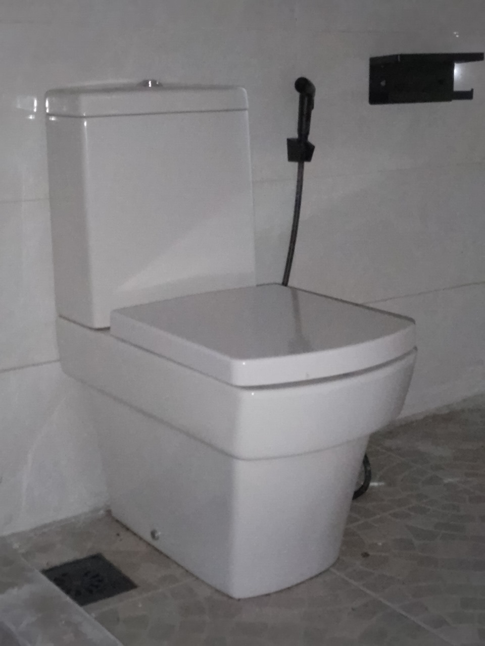 Close-coupled toilet bidet spray fitting Athi River